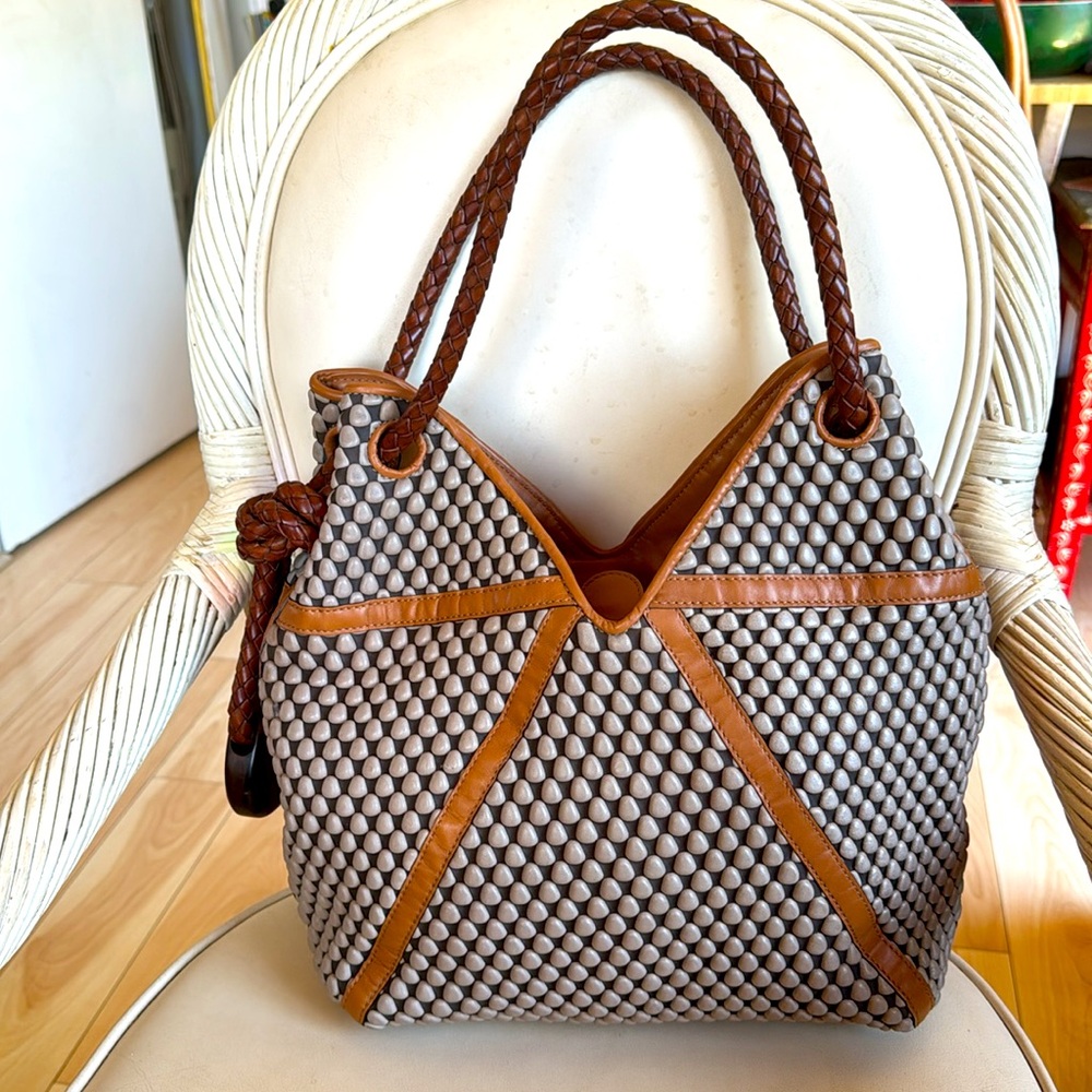 TISSA FONTANEDA Marina Bay Bubble Lambskin Beautiful Tote/Shoulder Bag. MEDIUM.